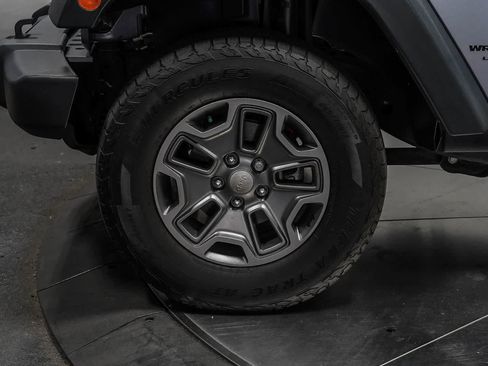Used 2018 Jeep Wrangler Unlimited Rubicon w/ Connectivity Group AWD/4WD image 9