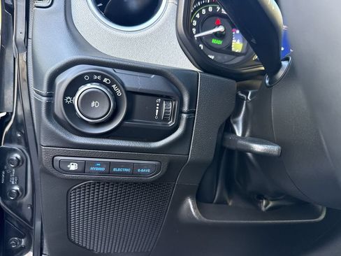 Used 2024 Jeep Wrangler Unlimited Sahara AWD/4WD image 17