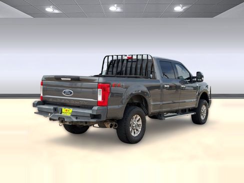 Used 2018 Ford F250 XLT w/ XLT Premium Package image 9