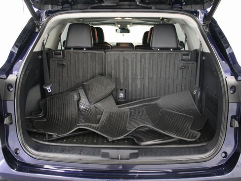 Used 2021 Toyota Highlander XLE image 24