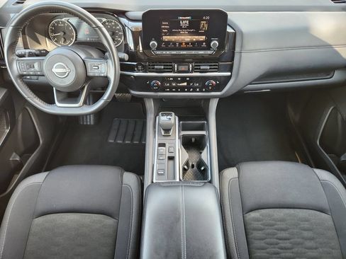 Used 2025 Nissan Pathfinder SV FWD image 25