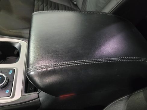 Used 2021 Ford Explorer XLT image 40