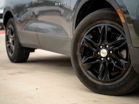 Used 2019 Chevrolet Blazer LT image 2