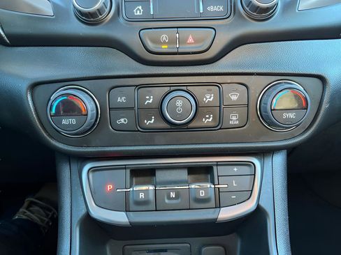 Used 2022 GMC Terrain AT4 image 30