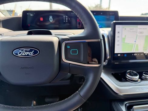 Used 2026 Ford Expedition Platinum w/ Driver's Package AWD/4WD image 24