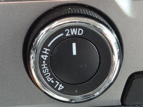 Used 2018 Toyota Tacoma SR5 AWD/4WD image 27