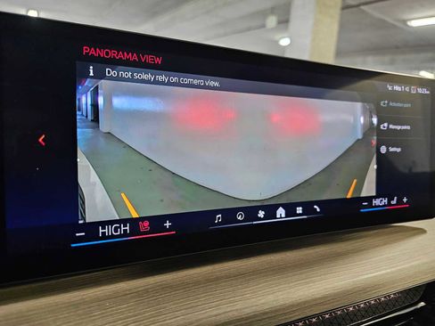 Used 2025 BMW 330i xDrive 330i xDrive w/ Premium Package image 17