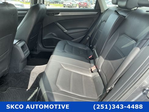 Used 2018 Volkswagen Passat 2.0T R-Line FWD image 14