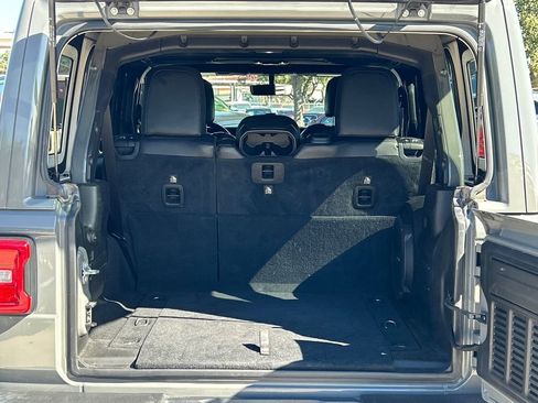 Used 2019 Jeep Wrangler Unlimited Rubicon AWD/4WD image 15