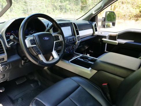 Used 2021 Ford F250 Lariat w/ Lariat Value Package AWD/4WD image 2