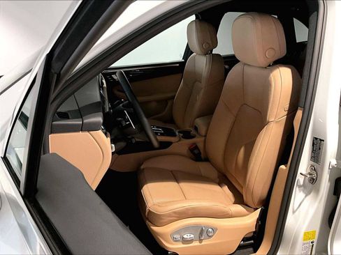 Used 2025 Porsche Macan image 8