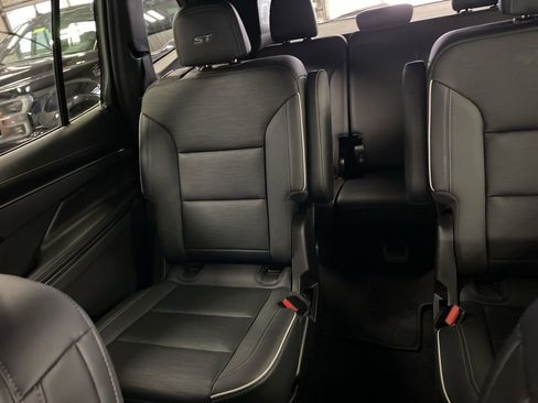 Used 2025 Buick Enclave Sport Touring AWD/4WD image 46