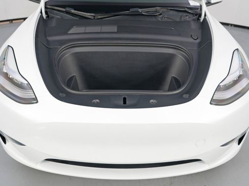 Used 2021 Tesla Model Y Long Range image 8