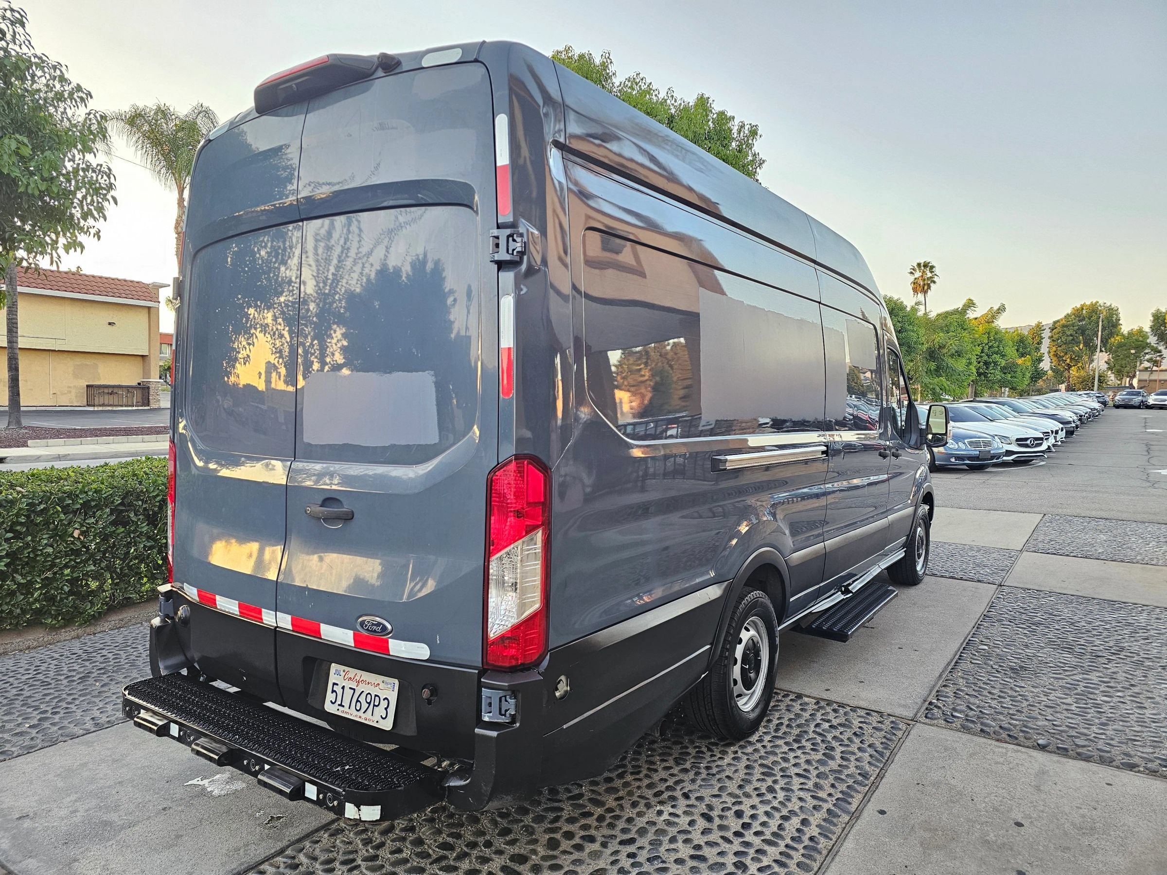 Used 2020 Ford Transit 250 148 High Roof Extended RWD image 5