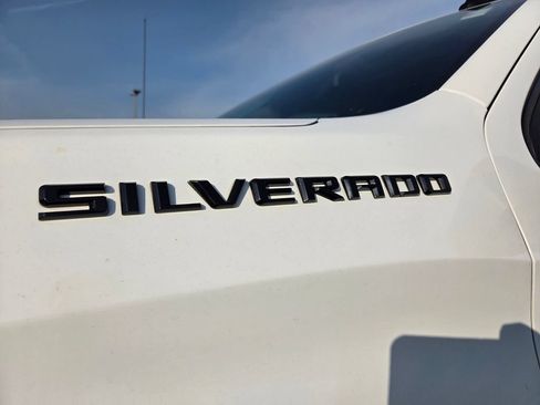 Used 2021 Chevrolet Silverado 1500 Custom w/ LPO, Blackout Package RWD image 3
