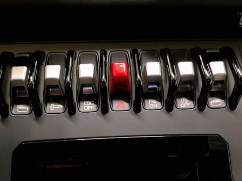 Used 2021 Lamborghini Huracan EVO RWD image 32