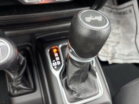 Used 2022 Jeep Wrangler Unlimited Sport image 32