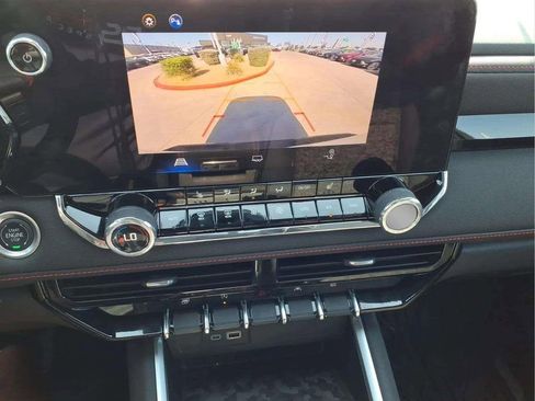 Used 2024 Chevrolet Colorado Z71 w/ Z71 Convenience Package 2 image 15