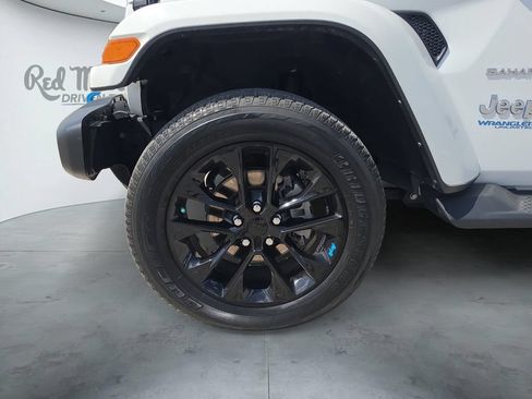 Used 2022 Jeep Wrangler Unlimited Sahara AWD/4WD image 14