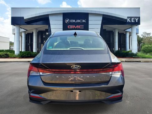 Used 2022 Hyundai Elantra SEL image 4