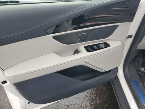 New 2026 Lincoln Nautilus Premier image 8