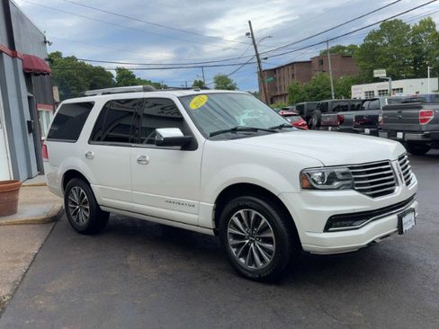 Used 2017 Lincoln Navigator Select AWD/4WD image 4
