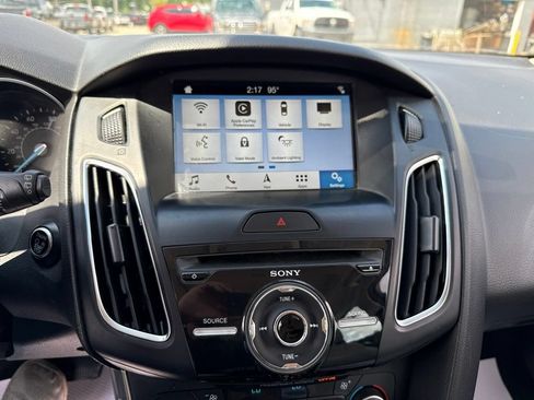 Used 2018 Ford Focus Titanium FWD image 31