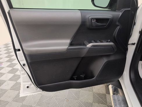 Used 2020 Toyota Tacoma SR5 image 32