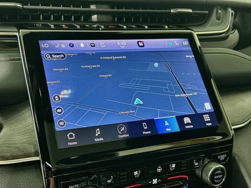 Certified 2023 Jeep Grand Cherokee Overland w/ Luxury Tech Group IV AWD/4WD image 22