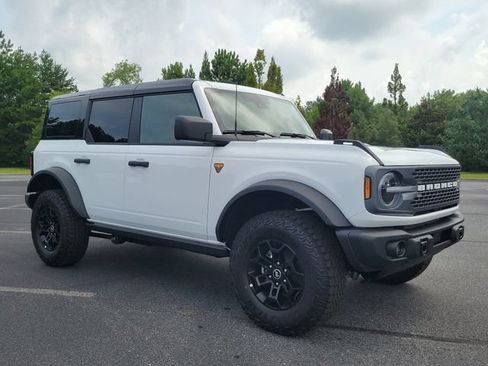 Used 2026 Ford Bronco Badlands AWD/4WD image 3