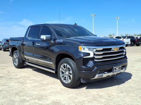 Used 2024 Chevrolet Silverado 1500 High Country w/ Technology Package AWD/4WD image 3