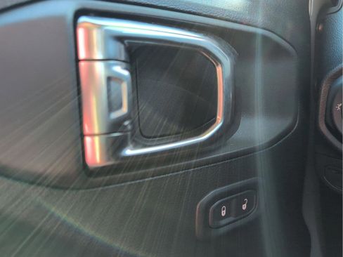 Certified 2025 Jeep Wrangler Sport image 15