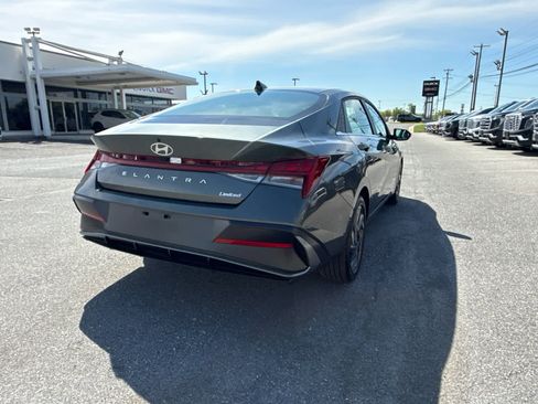 Certified 2025 Hyundai Elantra Limited FWD image 7