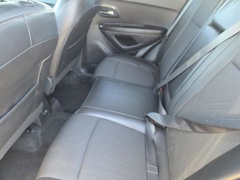 Used 2022 Chevrolet Trax LT w/ LT Convenience Package image 26