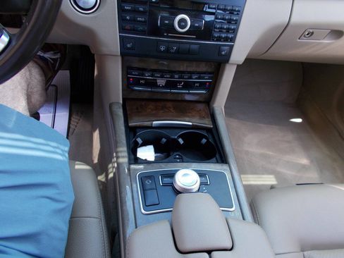 Used 2010 Mercedes-Benz E 350 4MATIC Sedan image 14