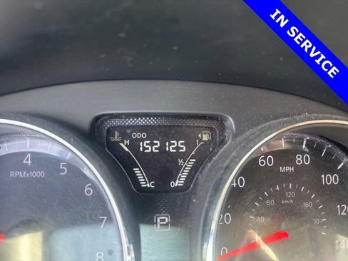 Used 2017 Nissan Versa SV FWD image 4