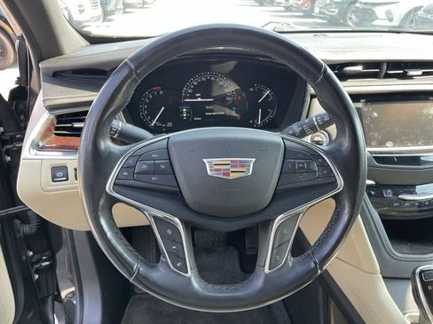 Used 2018 Cadillac XT5 Luxury w/ Driver Awareness Package FWD image 14