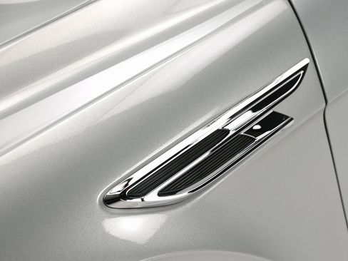 Certified 2025 Bentley Bentayga Extended Wheelbase image 32