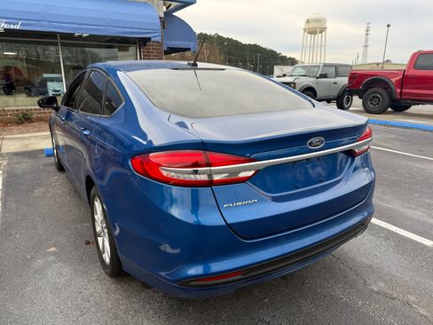 Used 2017 Ford Fusion SE w/ Fusion SE Technology Package image 23