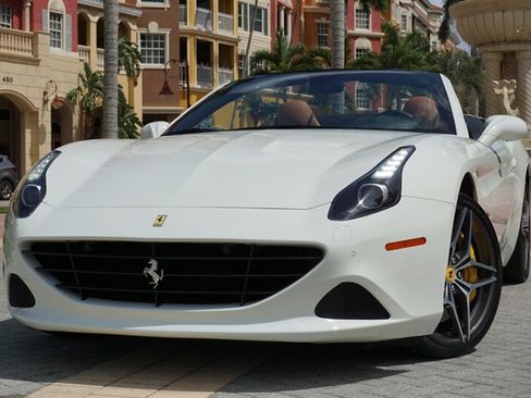 Used 2017 Ferrari California T RWD image 46
