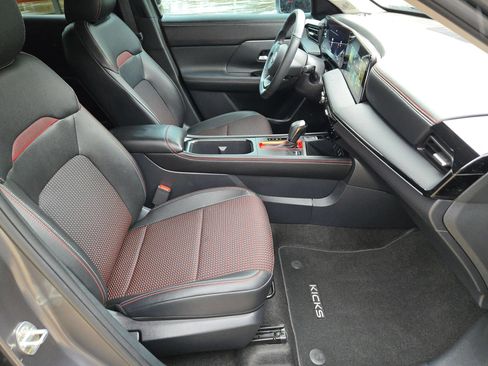 Certified 2025 Nissan Kicks SR FWD image 26