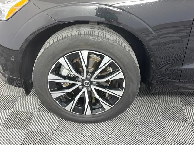 Used 2025 Volvo XC60 B5 Plus AWD/4WD image 10
