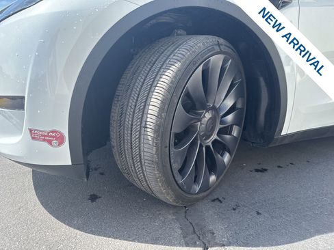 Used 2024 Tesla Model Y Performance image 25