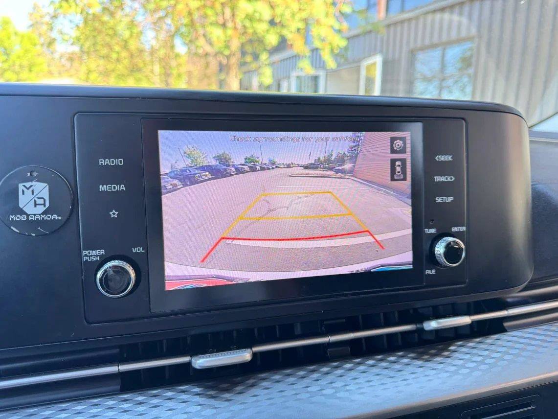 Used 2022 Kia Carnival LX FWD image 18