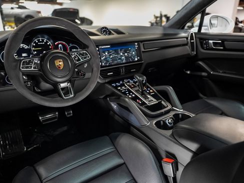 Used 2022 Porsche Cayenne Turbo S image 39