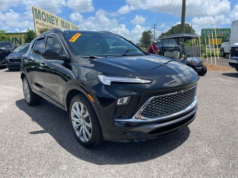 Used 2025 Buick Encore GX Avenir w/ Avenir Technology Package FWD image 3