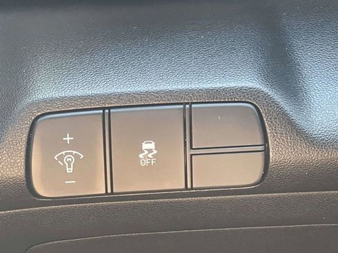 Certified 2025 Hyundai Elantra SEL FWD image 28
