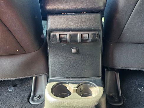 Used 2018 Jeep Wrangler Unlimited Sahara w/ Connectivity Group image 24