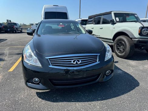 Used 2015 INFINITI Q40 AWD w/ Moonroof Package image 3