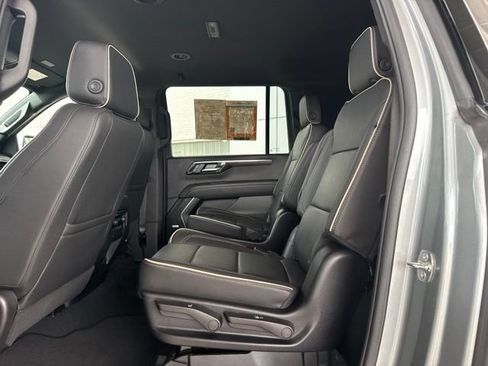 Used 2025 Chevrolet Suburban Premier AWD/4WD image 33